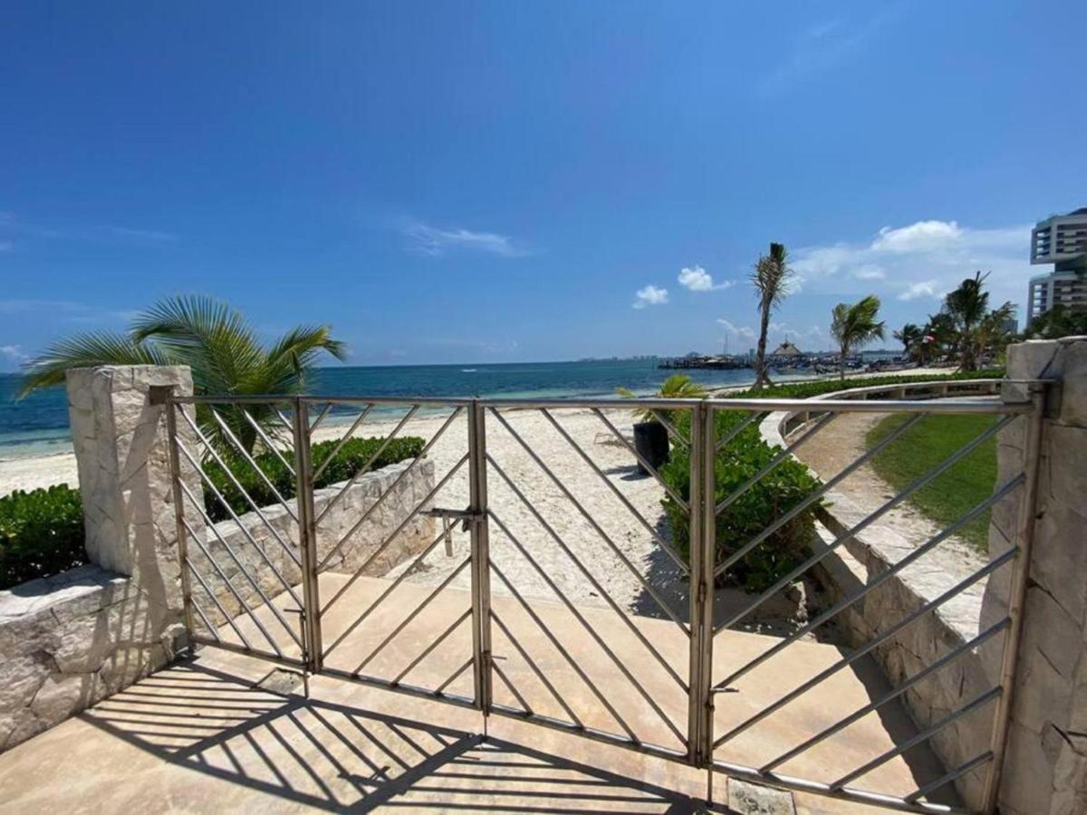 Beachfront Luxury Apartments Cancun Exterior photo