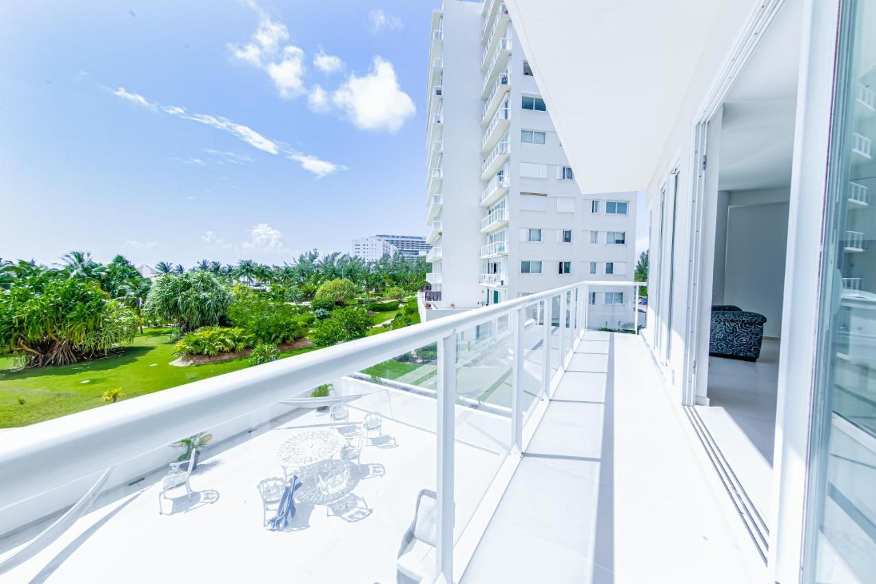 Beachfront Luxury Apartments Cancun Exterior photo